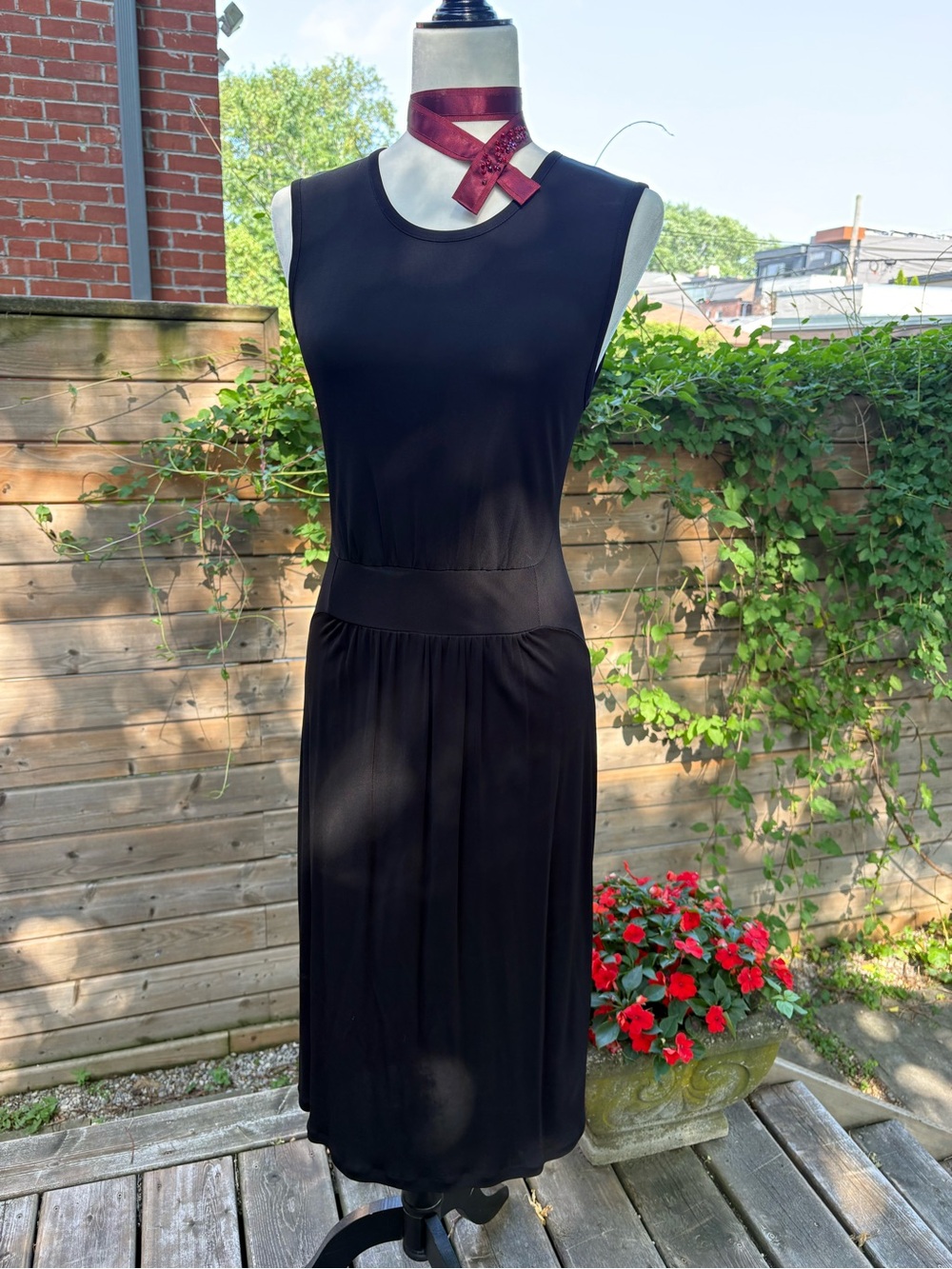 Comrags | Sleeveless Black Midi Dress